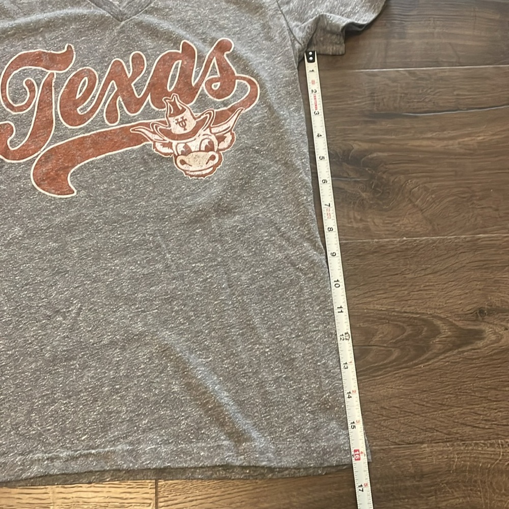 University of Texas Authentic Apparel Gray V-Neck Short Sleeve Tee, Size Medium - Picture 4 of 6